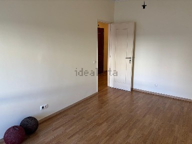 Arrendamento de apartamento T2 na Praça Artur Portela