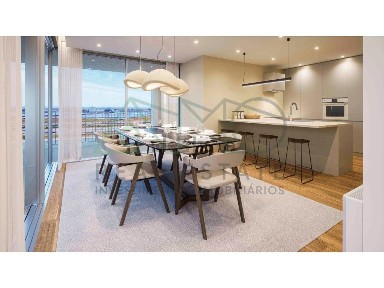 Apartamento T2 à venda na Rua António da Rocha Madail