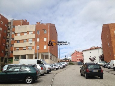 Apartamento T2 à venda na Praceta de Santo António, 16