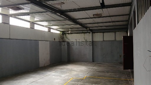 Arrendamento de armazém na Rua dos Mártires da Liberdade