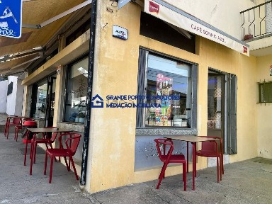 Arrendamento de espaço comercial na Rua 5 de Outubro