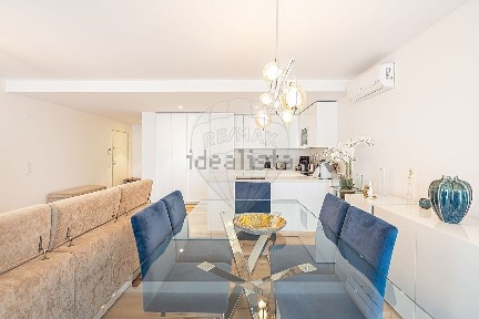 Apartamento T2 à venda na Rua Sacadura Cabral
