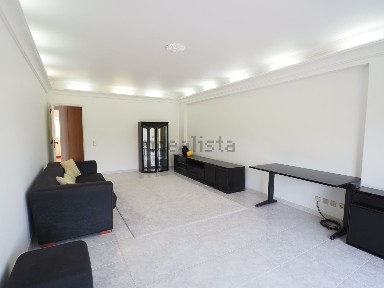 Apartamento T3 à venda na Rua Sociedade 22 de Maio