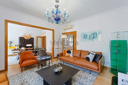 Apartamento T4 à venda na Avenida Praia da Vitória, 50