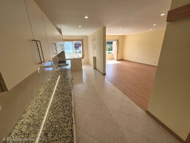 T2 excecional de 132,0 m², sala panorâmica com vista sobre o “Pony Clube do Porto”