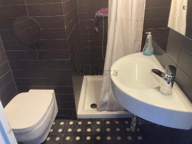 Arrendamento de apartamento T1 na Rua do Meio à Ajuda