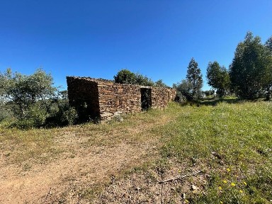 Quinta à venda em Escalos de Baixo