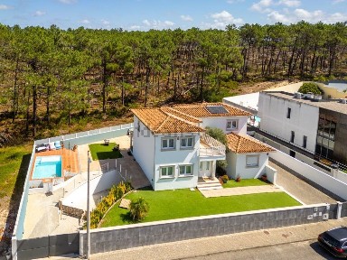 Moradia independente à venda em Nazaré