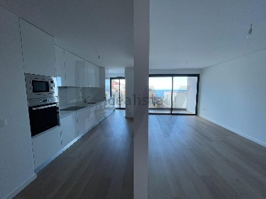 Apartamento T2 à venda na Rua Alberto Teixeira