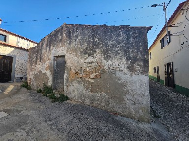 Casa de aldeia à venda na Rua Cova da Areia