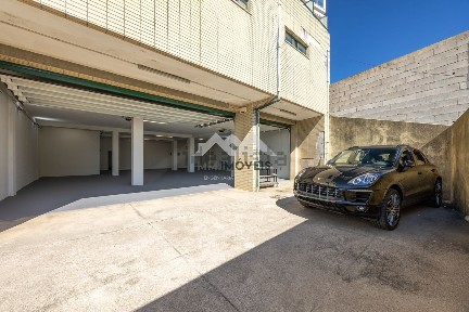 Armazém à venda na Rua Artur Neves