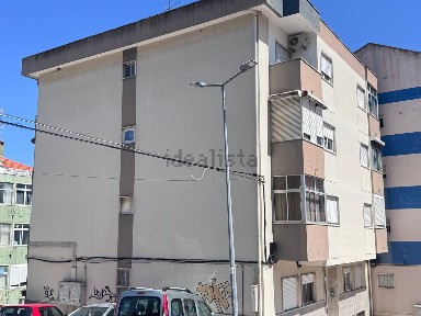 Apartamento T2 à venda na Rua General Humberto Delgado
