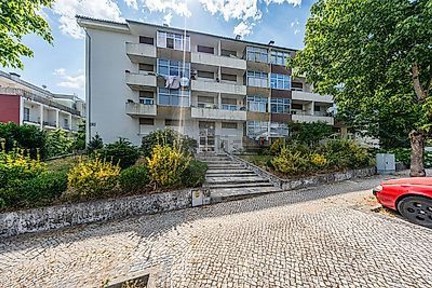 Apartamento T2 à venda na Rua Aquilino Ribeiro