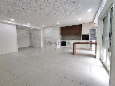 Arrendamento de apartamento T2 no Bairro do Liceu - 5 Bicas