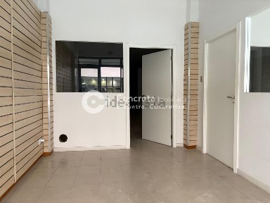 Arrendamento de espaço comercial na Rua António Barroso, 75