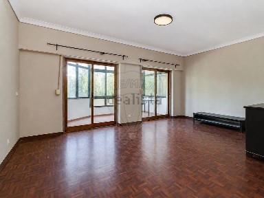 Arrendamento de apartamento T1 na Avenida Columbano Bordalo Pinheiro