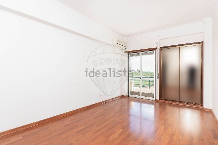 Arrendamento de apartamento T3 na Rua das Fontainhas
