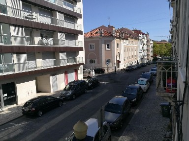 Arrendamento de apartamento T5 no Campo Pequeno
