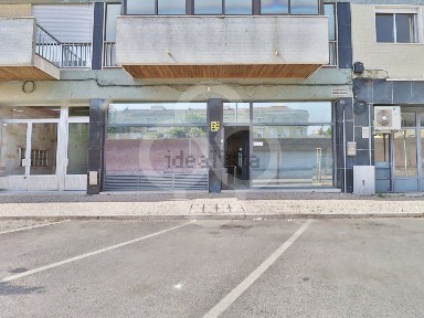 Espaço comercial à venda na Rua Infante Dom Pedro, 12 a