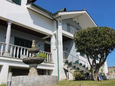 Covas e Vila Nova de Oliveirinha, Largo Adelino dos Reis, 11