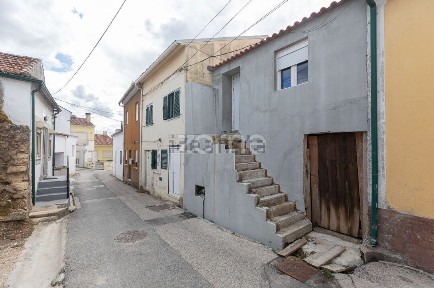 Moradia em banda à venda na Rua D'Além, 22