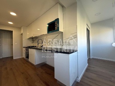 Apartamento T3 à venda na Rua Dom Manuel I