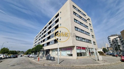 Arrendamento de apartamento T3 na Rua Engenheiro António Dias da Costa Serra