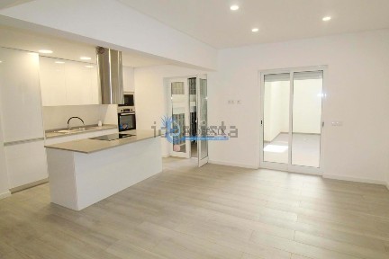 Apartamento T3 à venda na Rua da Hortinha