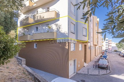 Apartamento T2 à venda na Rua Amélia Rey Colaço