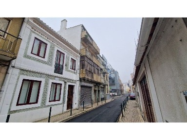 Apartamento T2 à venda na Rua Almeida Garrett