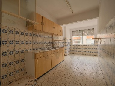 Apartamento T2 à venda na Praça 5 de Outubro s/n