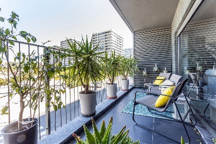 Apartamento T4 à venda na Rua Nuno Teotónio Pereira