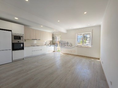 Apartamento T3 à venda em Massamá