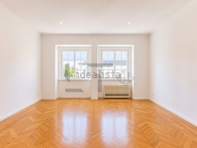 Apartamento T4 à venda na Avenida da Igreja