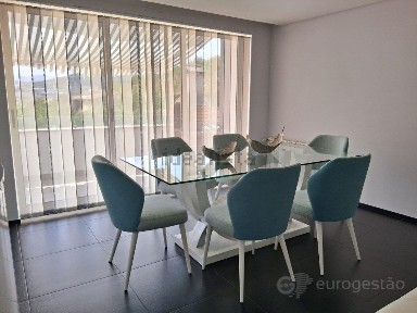 Apartamento T3 à venda na Avenida Dom Egas Moniz