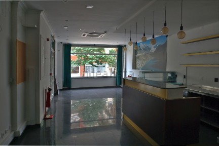 Arrendamento de espaço comercial na Praça de Azurite