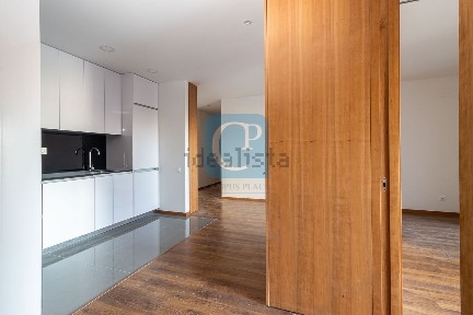 Apartamento T2 à venda na Rua Raúl Castro, 12