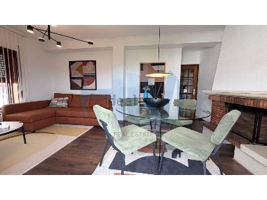 Apartamento T2 à venda na Rua 4 de Outubro