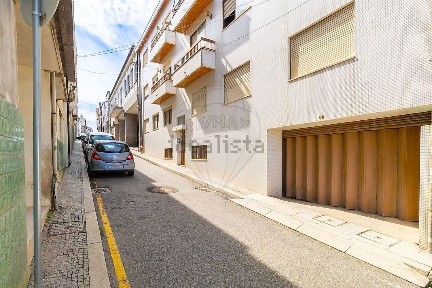 Apartamento T3 à venda na Rua Felizardo de Lima
