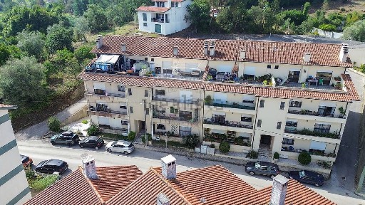 Apartamento T3 à venda na Rua Loureiros