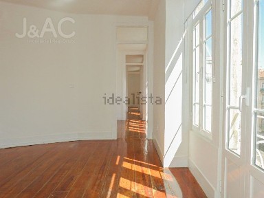 Arrendamento de apartamento T4 na Rua José Falcão
