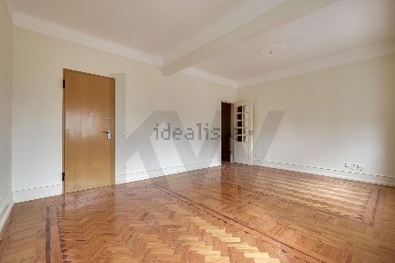 Arrendamento de apartamento T4 na Rua Marquês de Fronteira