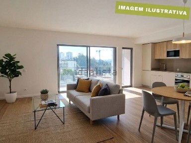 Arrendamento de apartamento T4 na Rua Bernardo Marques s/n