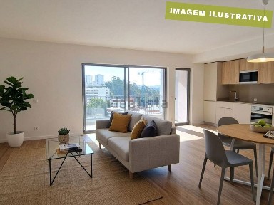 Arrendamento de apartamento T4 na Rua Bernardo Marques s/n