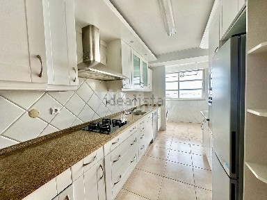 Arrendamento de apartamento T3 na Rua Gonçalves Zarco