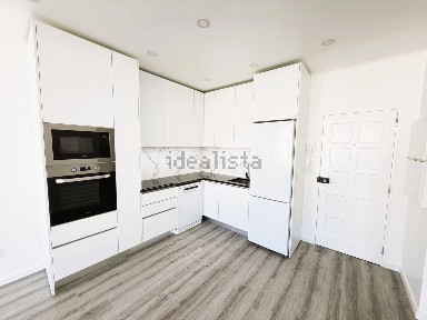 Arrendamento de apartamento T1 na Rua Infante Dom Henrique s/n