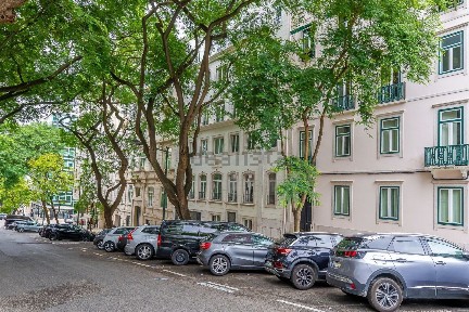 Arrendamento de apartamento T2 na Rua Rosa Araújo
