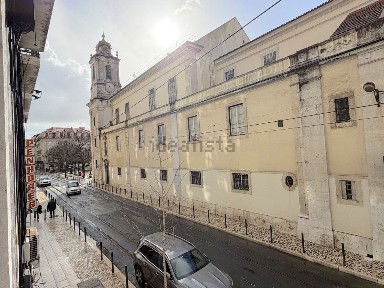 Arrendamento de apartamento T3 na Chiado - Pç. de Camões