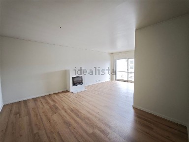 Arrendamento de apartamento T4 na Praceta do Professor Egas Moniz