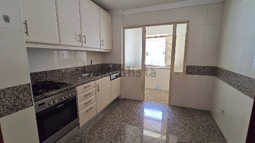Arrendamento de apartamento T1 na Rua António Gustavo Moreira, 35